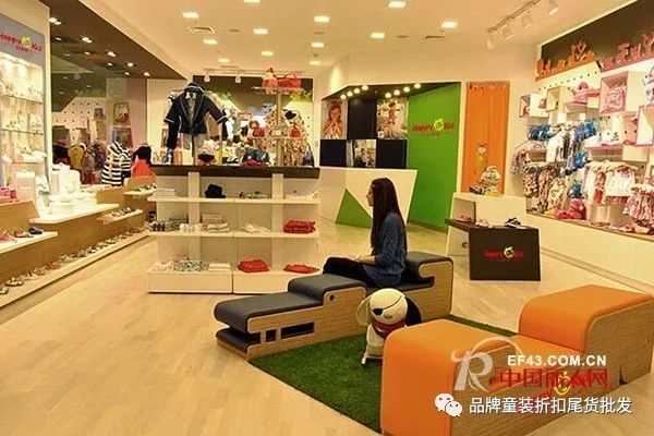 童裝店鋪裝修設(shè)計要點，怎樣裝修出特色店鋪！  品牌童裝尾貨一手貨源，幫你來裝修